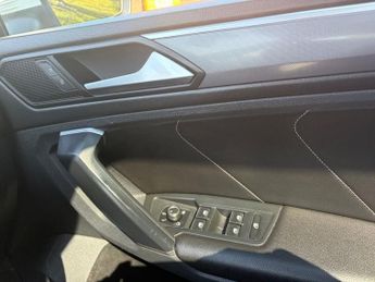 VOLKSWAGEN TIGUAN 2.0 TDI R-Line SUV 5dr Diesel DSG Euro 6 (s/s) (150 ps)