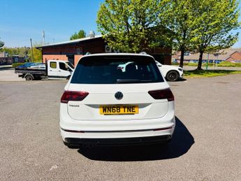 VOLKSWAGEN TIGUAN 2.0 TDI R-Line SUV 5dr Diesel DSG Euro 6 (s/s) (150 ps)