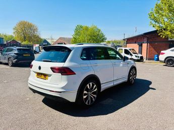 VOLKSWAGEN TIGUAN 2.0 TDI R-Line SUV 5dr Diesel DSG Euro 6 (s/s) (150 ps)