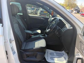 VOLKSWAGEN TIGUAN 2.0 TDI R-Line SUV 5dr Diesel DSG Euro 6 (s/s) (150 ps)