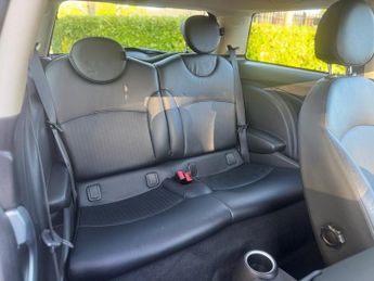 MINI HATCH 2.0 Cooper D Hatchback 3dr Diesel Auto Euro 5 (112 ps)