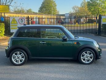 MINI HATCH 2.0 Cooper D Hatchback 3dr Diesel Auto Euro 5 (112 ps)