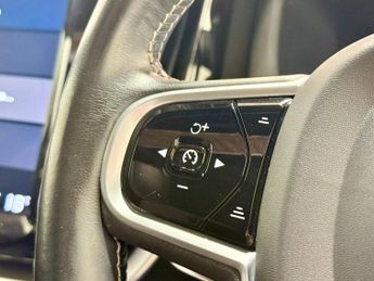 VOLVO XC60 2.0 B5 MHEV R-Design Pro SUV 5dr Diesel Hybrid Auto AWD Euro 6 (