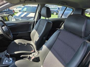 VAUXHALL ASTRA 1.6i 16v Design Hatchback 5dr Petrol AUTOMATIC (156 g/km, 103 bh