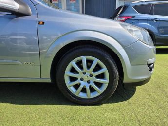 VAUXHALL ASTRA 1.6i 16v Design Hatchback 5dr Petrol AUTOMATIC (156 g/km, 103 bh