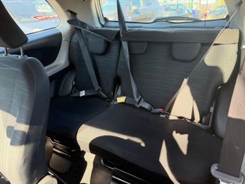 TOYOTA YARIS 1.3 VVT-i TR Hatchback 3dr Petrol Manual (141 g/km, 85 bhp)