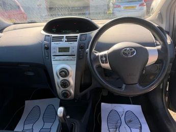TOYOTA YARIS 1.3 VVT-i TR Hatchback 3dr Petrol Manual (141 g/km, 85 bhp)