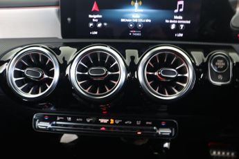 MERCEDES-BENZ CLA 2.0 CLA220d AMG Line (Premium 2) Coupe 8G-DCT Euro 6 (s/s) 4dr