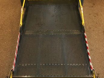 VOLKSWAGEN TRANSPORTER SHUTTLE 2.0 TDI SE Minibus 5dr Diesel DSG FWD LWB Euro 6 (s/s) (150 ps).