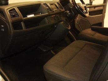 VOLKSWAGEN TRANSPORTER SHUTTLE 2.0 TDI SE Minibus 5dr Diesel DSG FWD LWB Euro 6 (s/s) (150 ps).