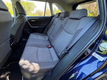 TOYOTA RAV4 2.5 VVT-h Design SUV 5dr Petrol Hybrid CVT Euro 6 (s/s) (218 ps)