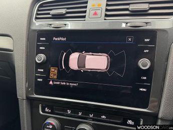 VOLKSWAGEN E-GOLF 35.8kWh e-Golf Hatchback 5dr Electric Auto (136 ps)