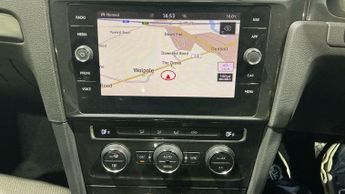 VOLKSWAGEN E-GOLF 35.8kWh e-Golf Hatchback 5dr Electric Auto (136 ps)