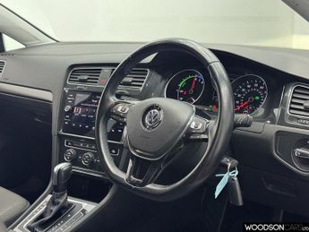 VOLKSWAGEN E-GOLF 35.8kWh e-Golf Hatchback 5dr Electric Auto (136 ps)
