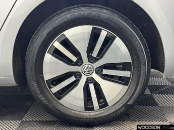 VOLKSWAGEN E-GOLF 35.8kWh e-Golf Hatchback 5dr Electric Auto (136 ps)