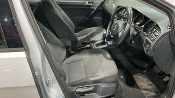 VOLKSWAGEN E-GOLF 35.8kWh e-Golf Hatchback 5dr Electric Auto (136 ps)