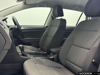 VOLKSWAGEN E-GOLF 35.8kWh e-Golf Hatchback 5dr Electric Auto (136 ps)
