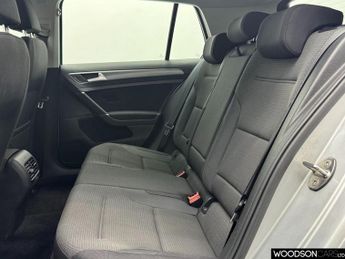 VOLKSWAGEN E-GOLF 35.8kWh e-Golf Hatchback 5dr Electric Auto (136 ps)