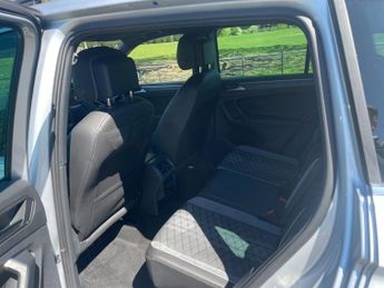 VOLKSWAGEN TIGUAN 1.5 TSI R-Line SUV 5dr Petrol DSG Euro 6 (s/s) (150 ps)
