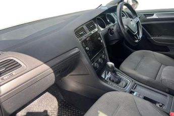 VOLKSWAGEN E-GOLF 35.8kWh e-Golf Hatchback 5dr Electric Auto (136 ps) Front / Rear