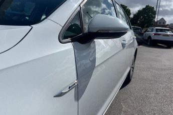 VOLKSWAGEN E-GOLF 35.8kWh e-Golf Hatchback 5dr Electric Auto (136 ps) Front / Rear