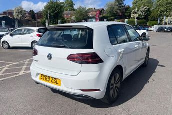 VOLKSWAGEN E-GOLF 35.8kWh e-Golf Hatchback 5dr Electric Auto (136 ps) Front / Rear