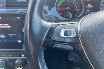 VOLKSWAGEN E-GOLF 35.8kWh e-Golf Hatchback 5dr Electric Auto (136 ps) Front / Rear