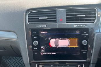 VOLKSWAGEN E-GOLF 35.8kWh e-Golf Hatchback 5dr Electric Auto (136 ps) Front / Rear