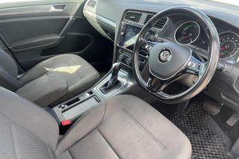 VOLKSWAGEN E-GOLF 35.8kWh e-Golf Hatchback 5dr Electric Auto (136 ps) Front / Rear