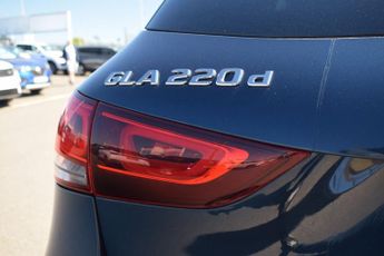 MERCEDES-BENZ GLA 2.0 GLA220d AMG Line (Premium Plus) SUV 5dr Diesel 8G-DCT 4MATIC
