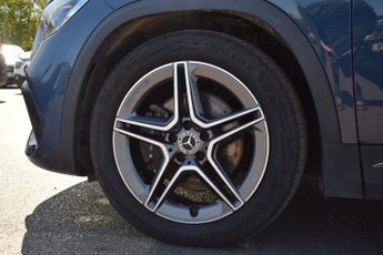 MERCEDES-BENZ GLA 2.0 GLA220d AMG Line (Premium Plus) SUV 5dr Diesel 8G-DCT 4MATIC