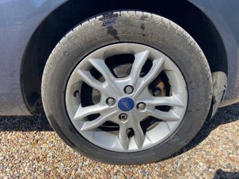 FORD FIESTA 1.5 TDCi Zetec Hatchback 5dr Diesel Manual Euro 5 (75 ps)