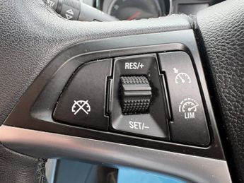 VAUXHALL ASTRA 1.6 16v Elite Hatchback 5dr Petrol Auto Euro 5 (115 ps)