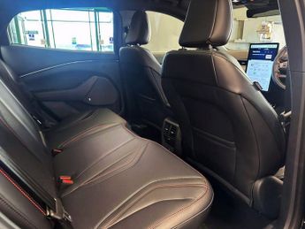 FORD MUSTANG MACH-E Extended Range 91kWh SUV 5dr Electric Automatic AWD (351 ps)