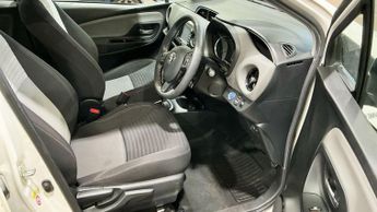 TOYOTA YARIS 1.5 VVT-h Icon Tech Hatchback 5dr Petrol Hybrid E-CVT Euro 6 (s/