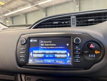 TOYOTA YARIS 1.5 VVT-h Icon Tech Hatchback 5dr Petrol Hybrid E-CVT Euro 6 (s/