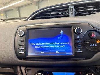 TOYOTA YARIS 1.5 VVT-h Icon Tech Hatchback 5dr Petrol Hybrid E-CVT Euro 6 (s/