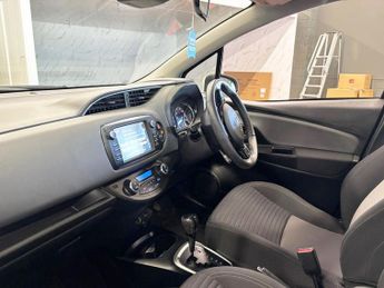 TOYOTA YARIS 1.5 VVT-h Icon Tech Hatchback 5dr Petrol Hybrid E-CVT Euro 6 (s/
