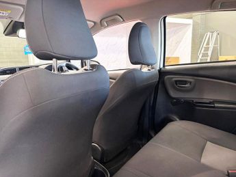 TOYOTA YARIS 1.5 VVT-h Icon Tech Hatchback 5dr Petrol Hybrid E-CVT Euro 6 (s/