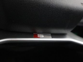 AUDI Q4 E-TRON 40 S line SUV 5dr Electric Auto 82kWh (204 ps)