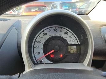 PEUGEOT 107 1.0 12V Urban Hatchback 5dr Petrol 2 Tronic Euro 5 (68 ps)