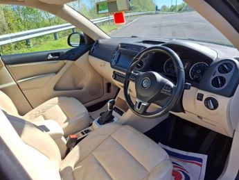 VOLKSWAGEN TIGUAN 2.0 TDI BlueMotion Tech SE SUV 5dr Diesel DSG 4WD Euro 5 (s/s) (