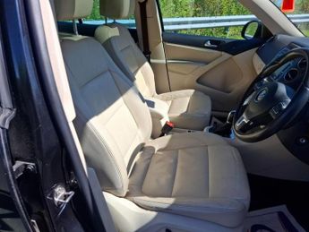 VOLKSWAGEN TIGUAN 2.0 TDI BlueMotion Tech SE SUV 5dr Diesel DSG 4WD Euro 5 (s/s) (