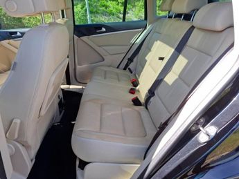 VOLKSWAGEN TIGUAN 2.0 TDI BlueMotion Tech SE SUV 5dr Diesel DSG 4WD Euro 5 (s/s) (