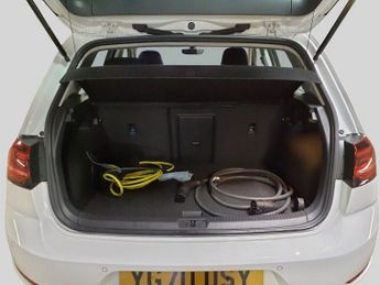 VOLKSWAGEN E-GOLF 35.8kWh e-Golf Hatchback 5dr Electric Auto (136 ps)