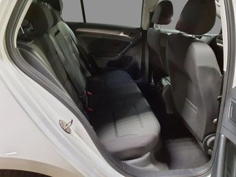 VOLKSWAGEN E-GOLF 35.8kWh e-Golf Hatchback 5dr Electric Auto (136 ps)