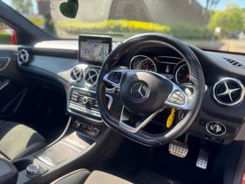 MERCEDES-BENZ GLA 2.1 GLA220d AMG Line (Premium Plus) SUV 5dr Diesel 7G-DCT 4MATIC