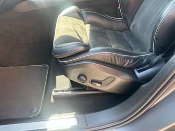 VOLVO XC60 2.0 D5 PowerPulse R-Design SUV 5dr Diesel Auto AWD Euro 6 (s/s) 