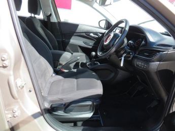 FIAT TIPO 1.4 MPI Lounge Hatchback 5dr Petrol Manual Euro 6 (95 ps)
