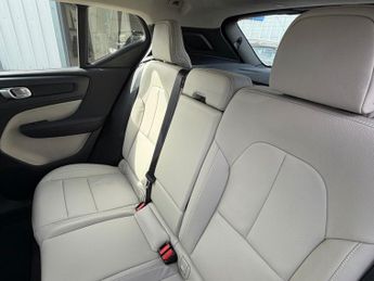 VOLVO XC40 2.0 T4 Inscription SUV 5dr Petrol Auto AWD Euro 6 (s/s) (190 ps)